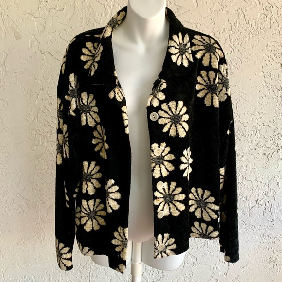 SUPPLY & DEMAND Soft, Plush, Cozy Jacket. Long sleeve. Black Floral Size L - Picture 12 of 12